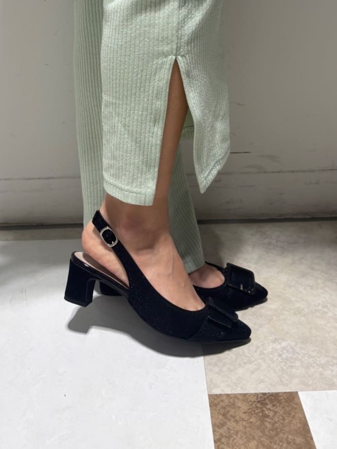 のはらっちょさんの「ESPERANZA｜バックストラップバックルヒールパンプス」を使ったコーディネート