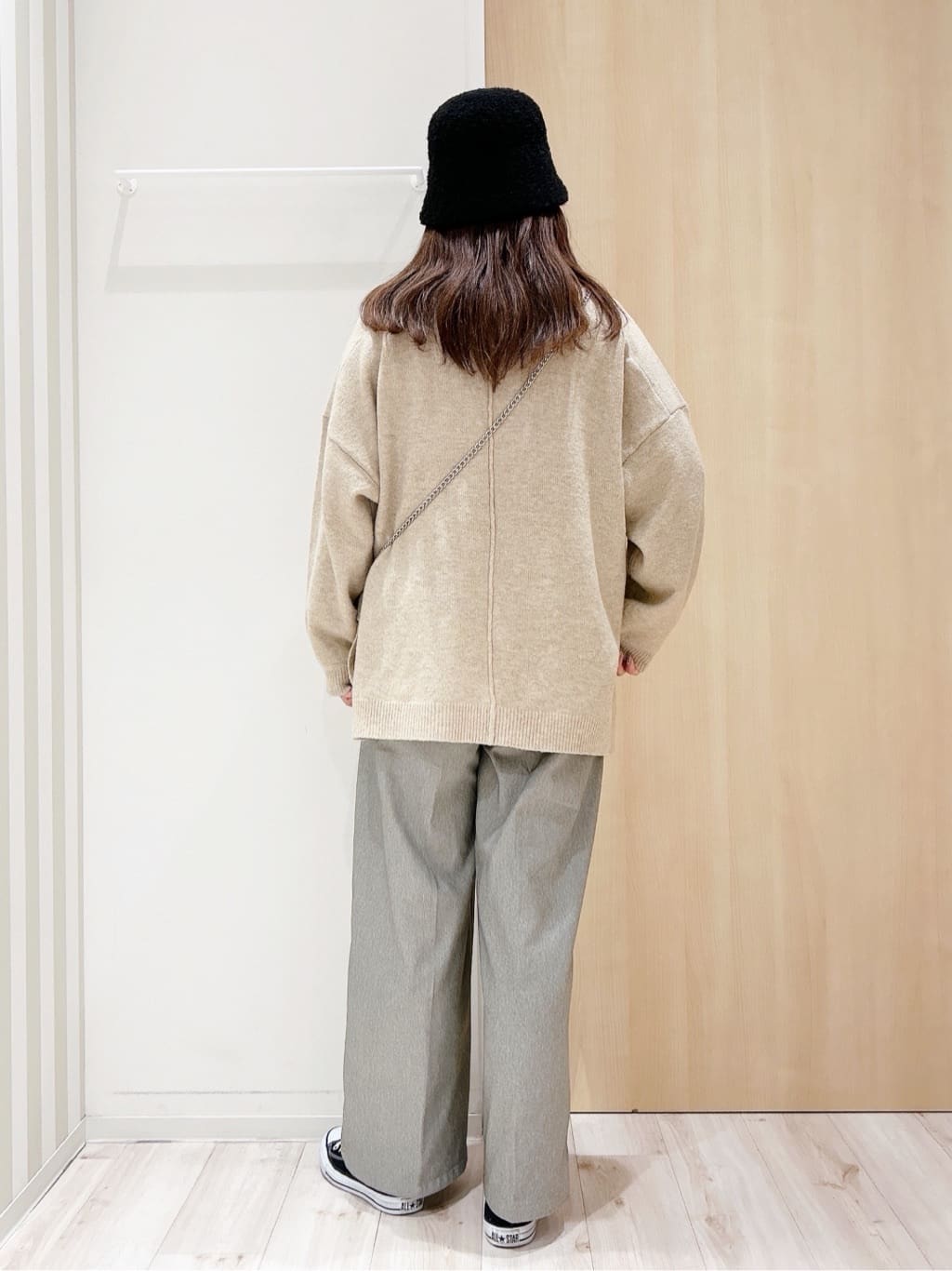 maaaさんの「SHOO･LA･RUE｜◆ふんわりやわらか変形Vネックニット」を使ったコーディネート