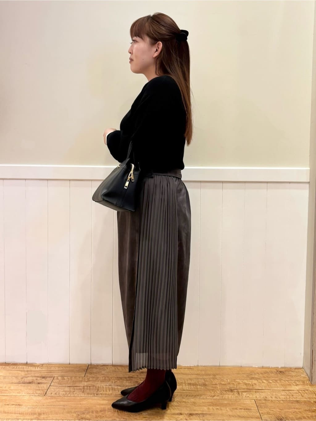 ハチさんの「SHOO･LA･RUE｜◆【洗える/高レビュー】きれいめスタイルに 女性らしく好印象 Vネックニット」を使ったコーディネート