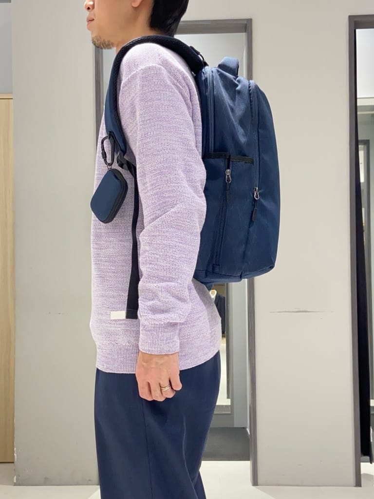 わいずみさんの「TAKEO KIKUCHI｜【多機能・軽量】シャドーライン リュック」を使ったコーディネート