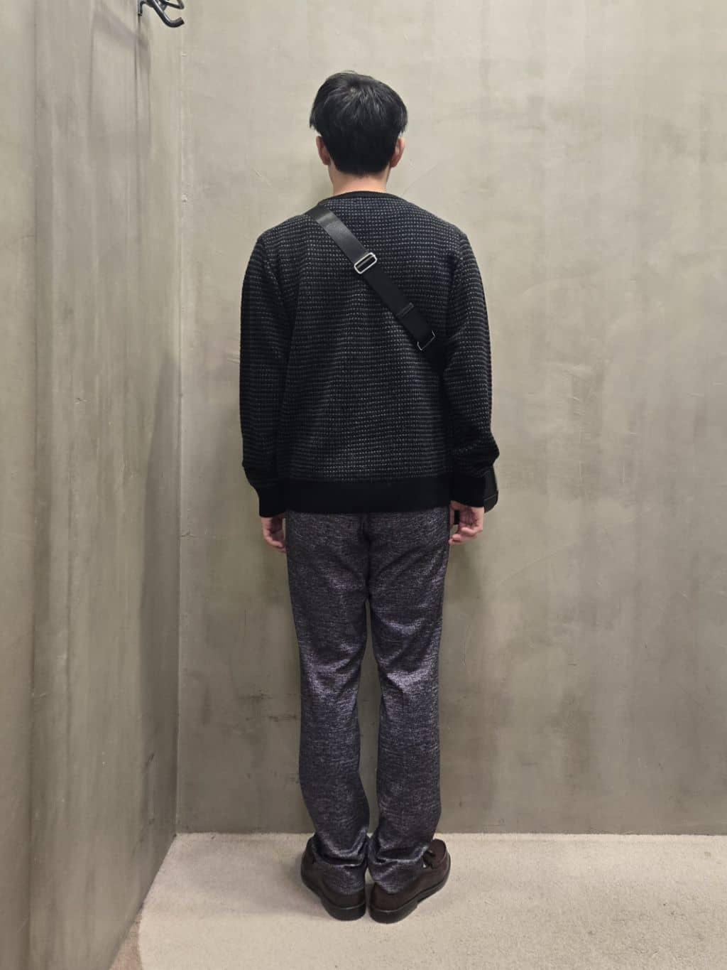 白木駆さんの「TAKEO KIKUCHI｜【ONOFF対応】TRダブルニット ストレッチパンツ」を使ったコーディネート
