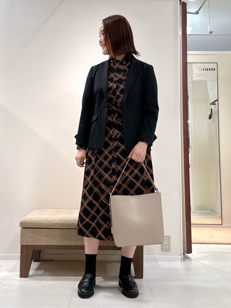 YUIさんの「UNTITLED｜【洗える通勤スーツ】レジェールギャバ ストレッチテーラードジャケット」を使ったコーディネート