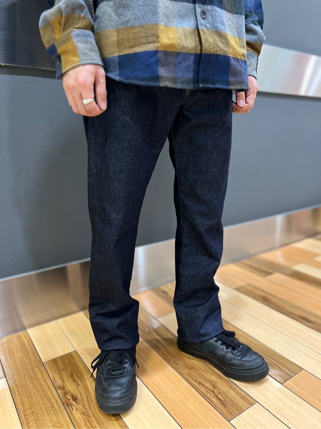 yutoさんの「TAKEO KIKUCHI｜【モンスターストレッチ】日本製 ワンウォッシュ デニムパンツ」を使ったコーディネート