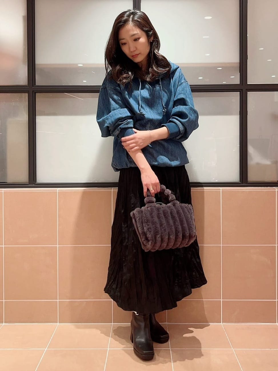 kaoriさんの「ESPERANZA｜2WAY トート ショルダーバッグ ファー」を使ったコーディネート