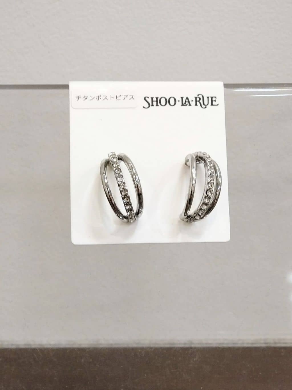yuzuyamamaさんの「SHOO･LA･RUE｜◆【セレモニー】ビジューレーンハーフループイヤーアクセ」を使ったコーディネート
