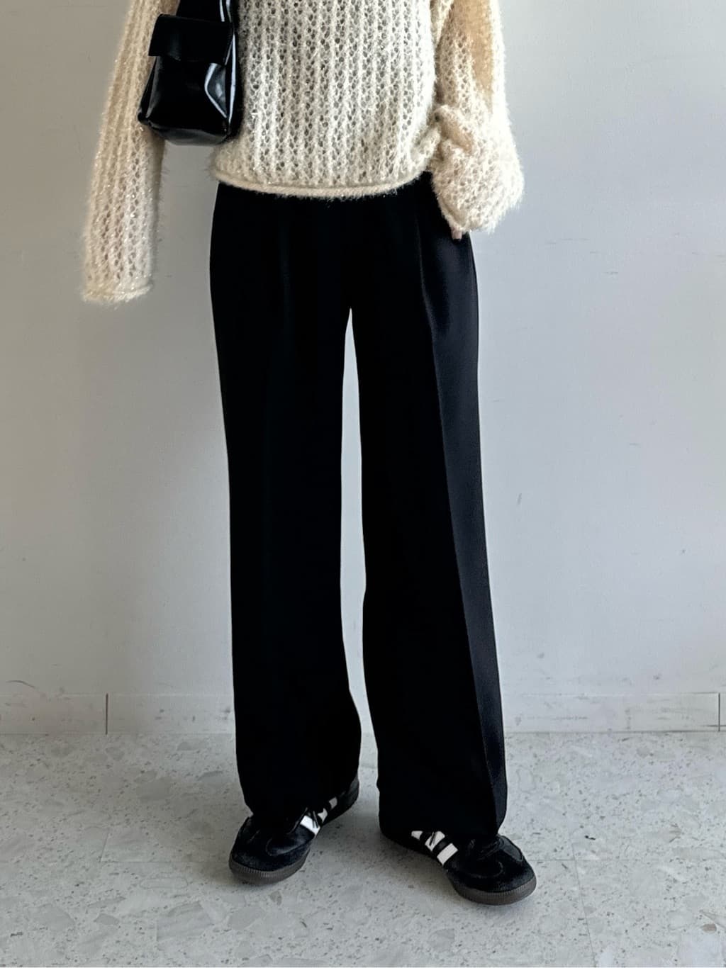 omaさんの「THE SHOP TK｜◆【毛玉になりにくい】ラメメッシュニット/洗える」を使ったコーディネート