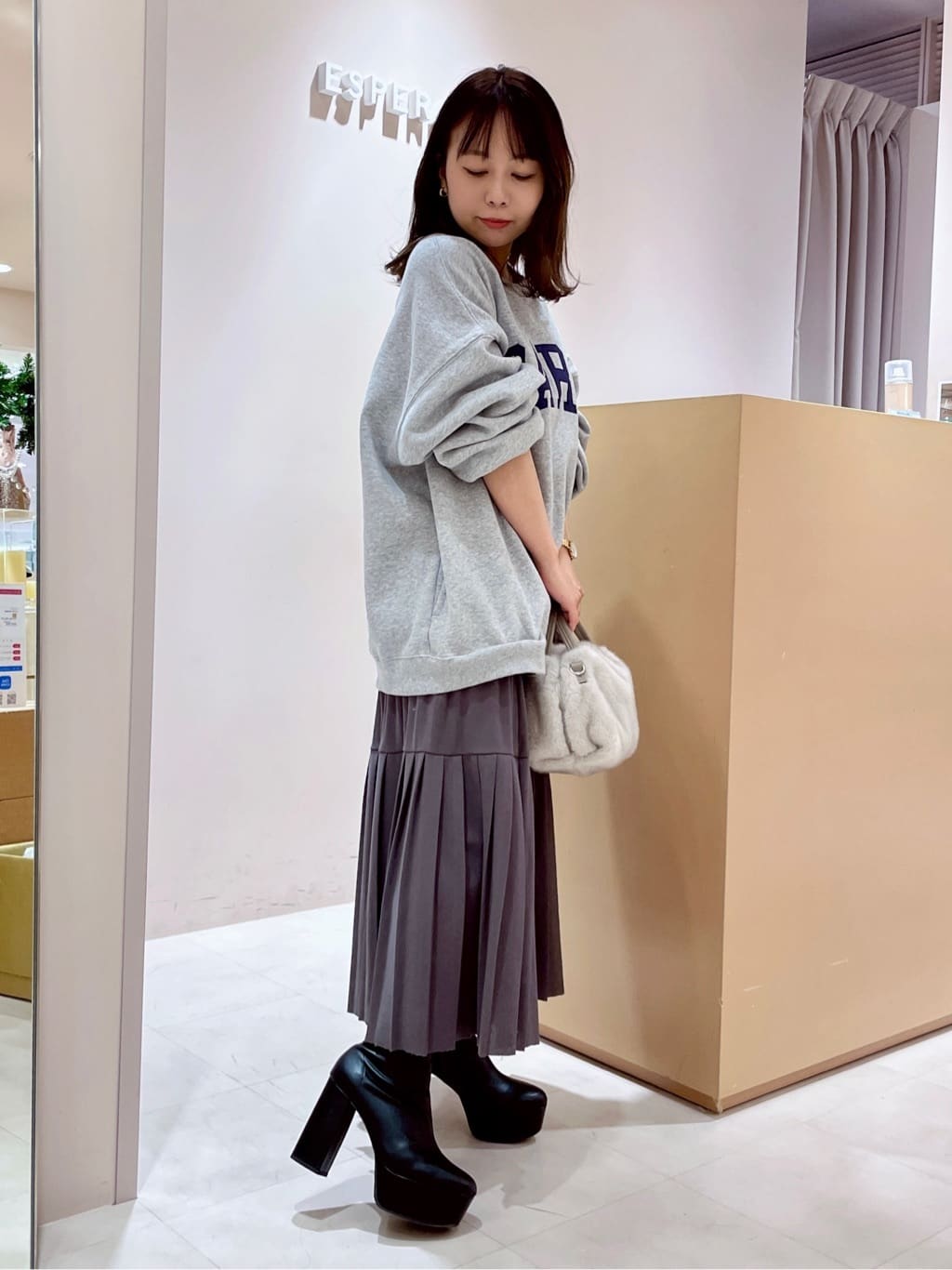 re__さんの「ESPERANZA｜ラク盛りショートブーツ」を使ったコーディネート