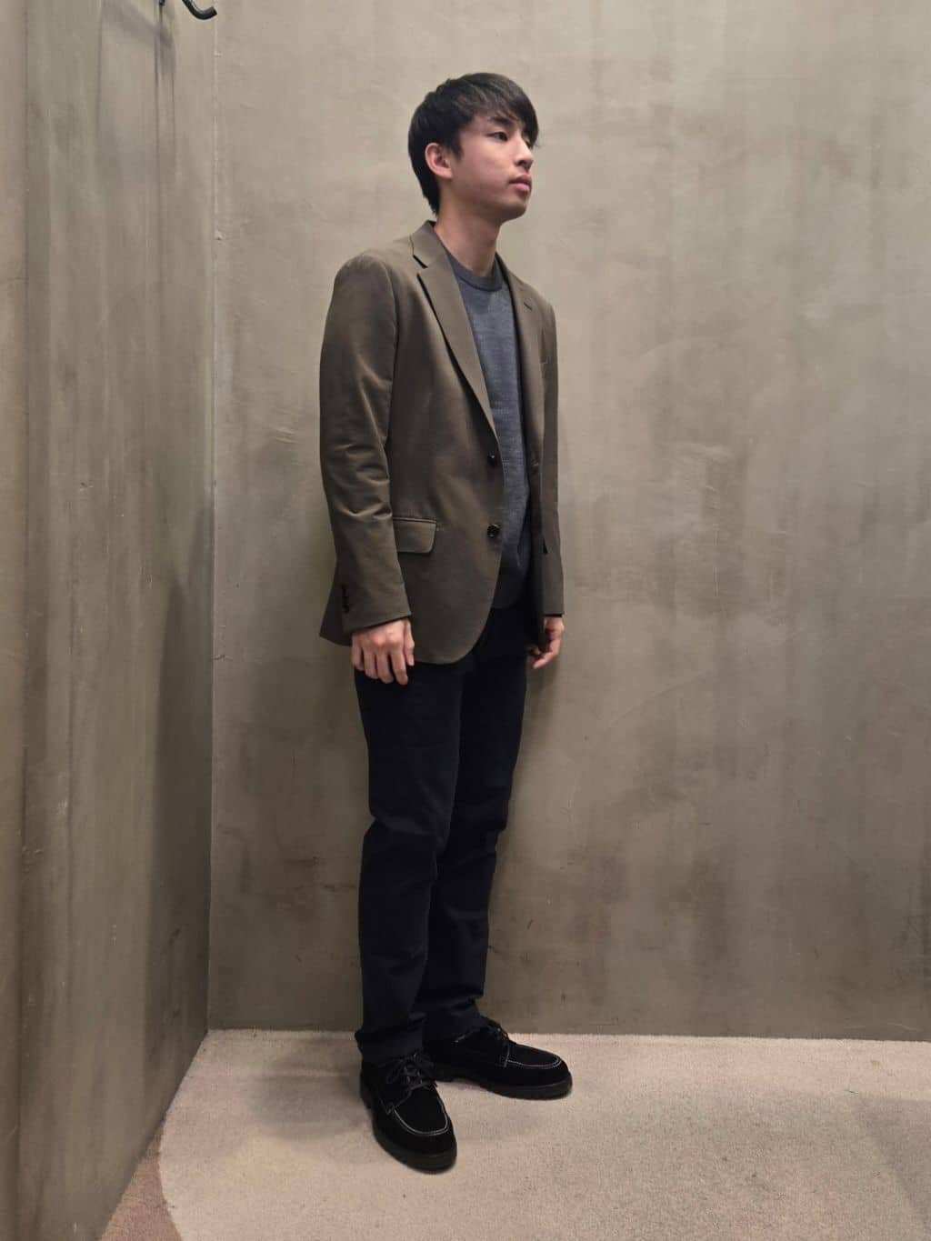 白木駆さんの「TAKEO KIKUCHI｜【Made in JAPAN】播州織 ヘリンボン ストレート パンツ」を使ったコーディネート