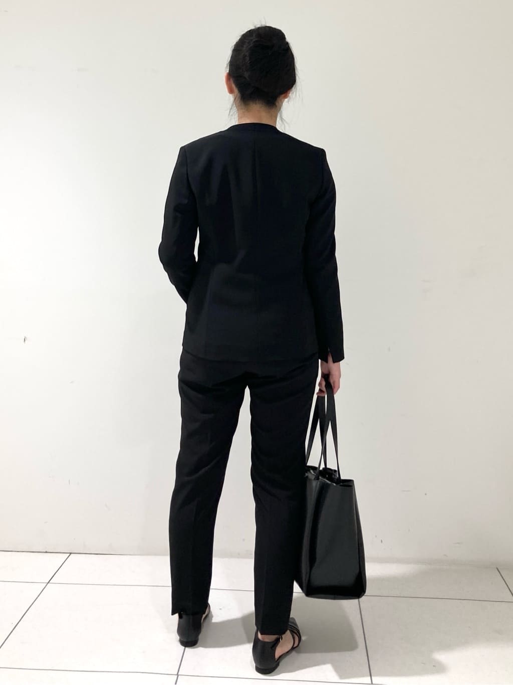 momokoさんの「INDIVI｜【洗える／UVケア／スーツ】ストレッチノーカラージャケット」を使ったコーディネート