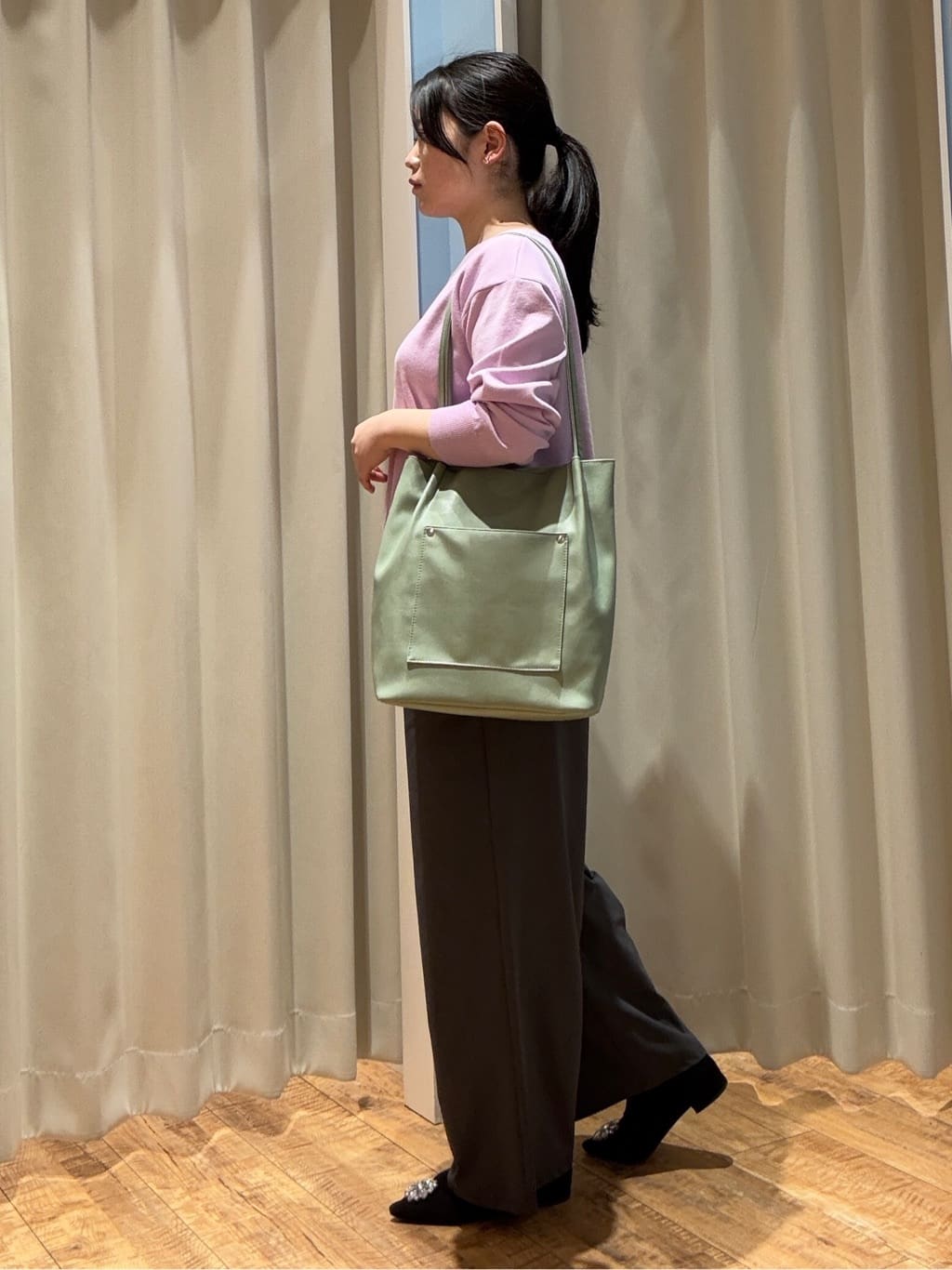 Haruさんの「SHOO･LA･RUE｜◆オイルレザー風つまみハンドルトート」を使ったコーディネート