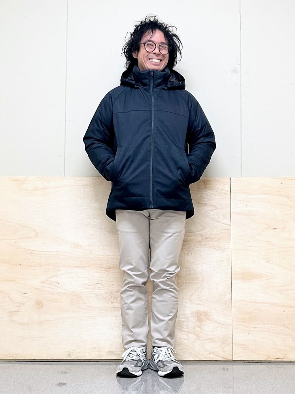 KENJI Iさんの「THE SHOP TK｜【オールシーズン穿ける！】7DAYSストレッチへリンボンパンツ　ON&hArr;OFF兼用」を使ったコーディネート