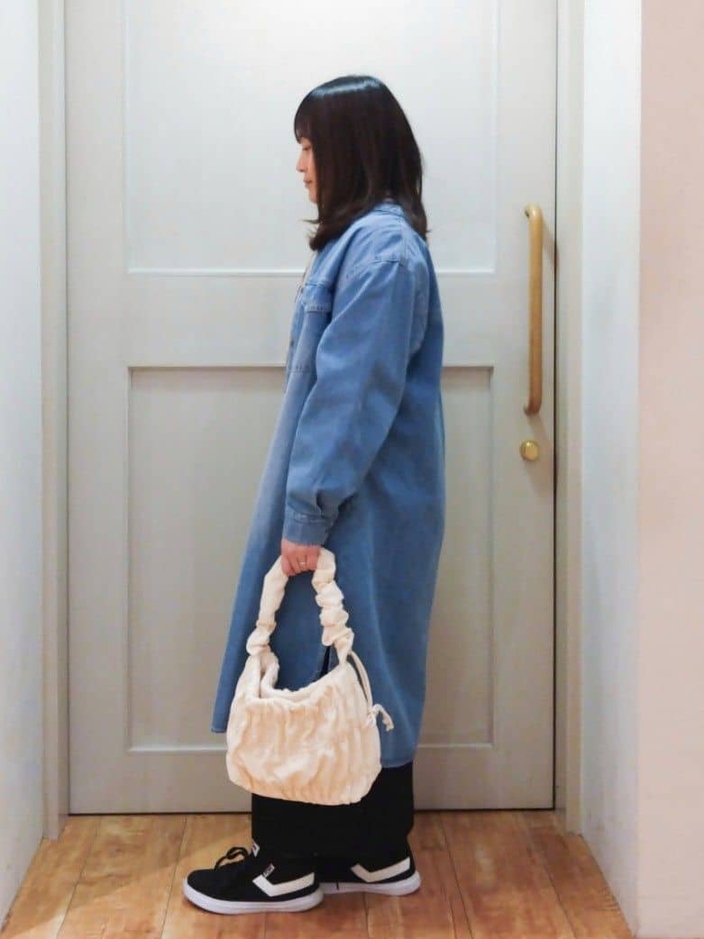 みーさんの「SHOO･LA･RUE｜◆【洗える/体型カバー】デニム シャツワンピース」を使ったコーディネート