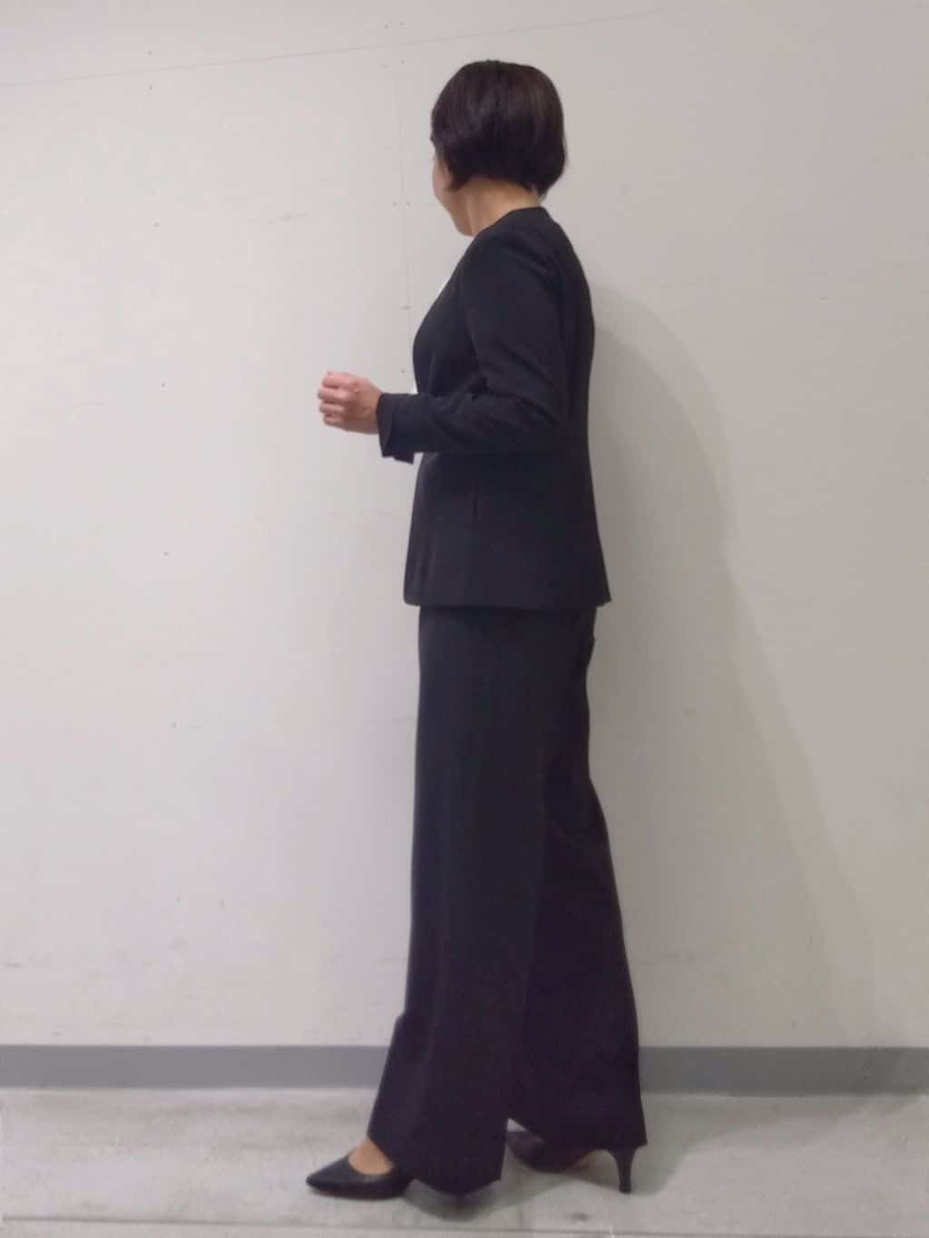 Kさんの「INDIVI｜【洗える／UVケア／スーツ】ストレッチノーカラージャケット」を使ったコーディネート