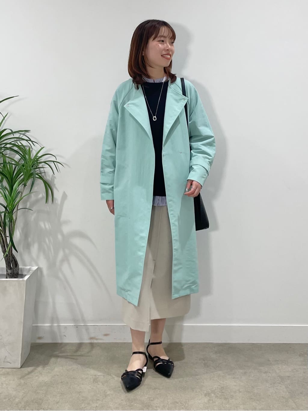 ねねさんの「INDIVI｜◆【撥水／UVケア／軽量】トレンチ風ロングコート」を使ったコーディネート