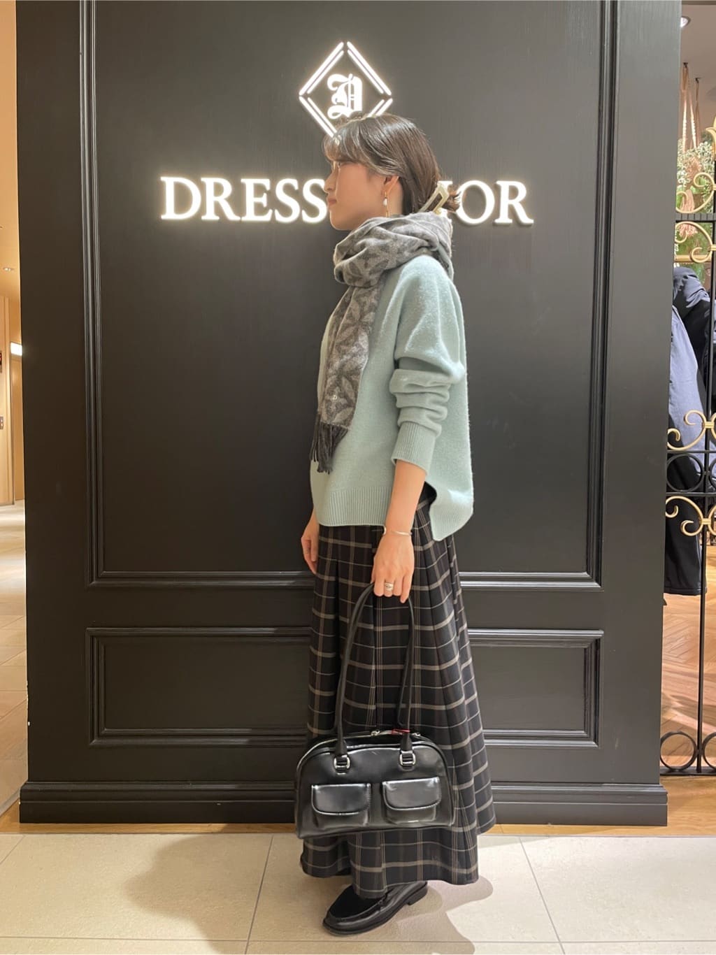 Karinさんの「DRESSTERIOR｜◆オーバーラップサークル モノトーンカシミヤ100%マフラー」を使ったコーディネート