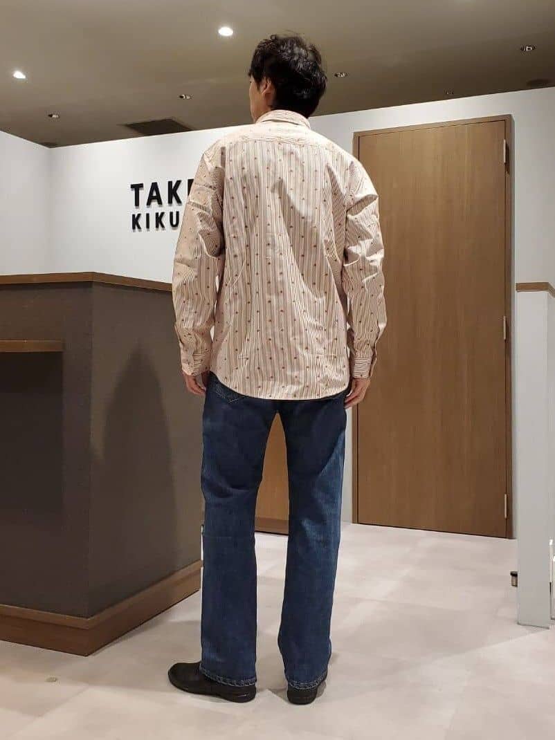ishidaさんの「TAKEO KIKUCHI｜ハットモチーフ ジャカード ストライプ シャツ」を使ったコーディネート