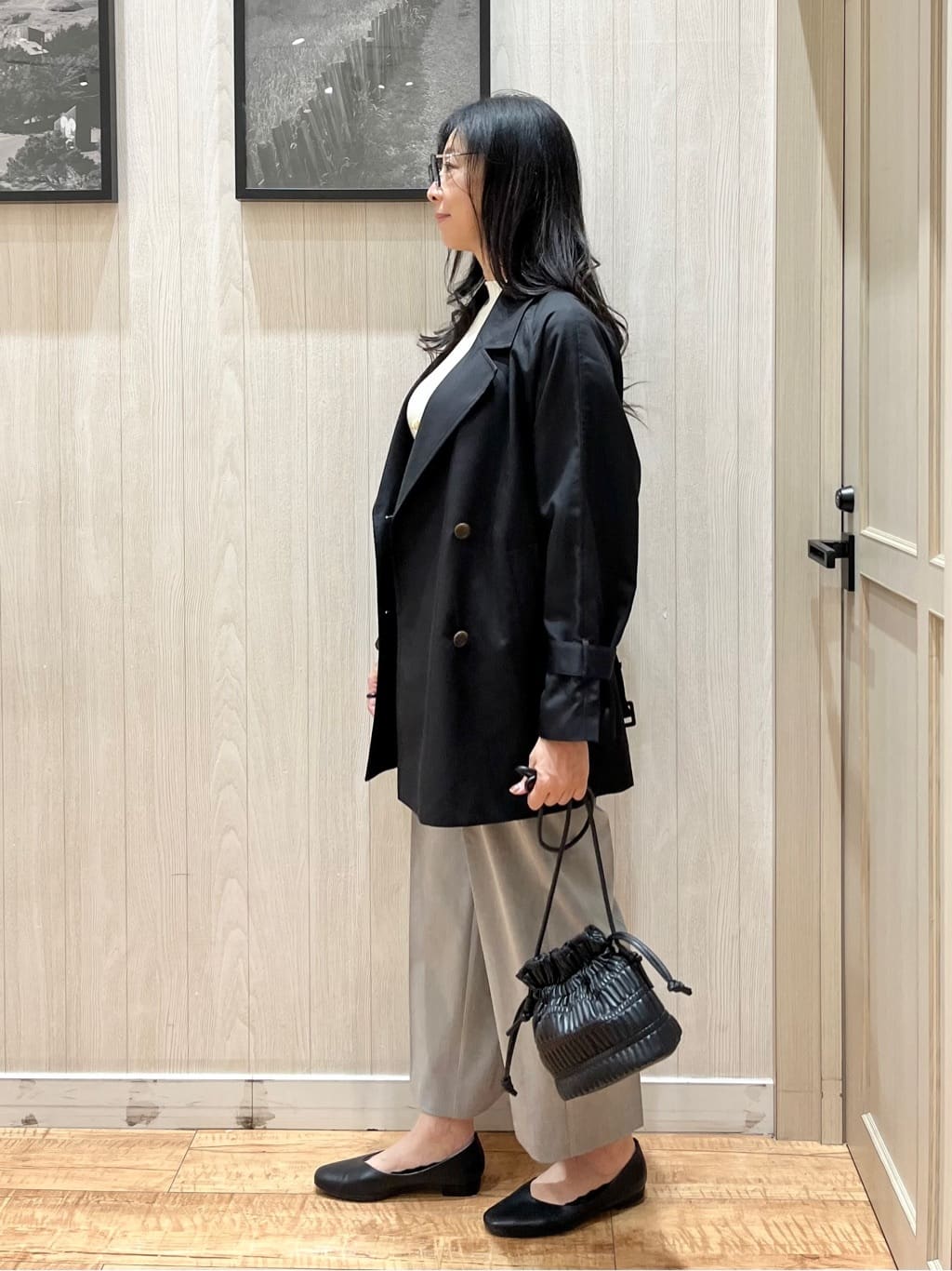 youさんの「SHOO･LA･RUE｜◆【S-LL/防花粉/撥水】ミドル丈トレンチコート」を使ったコーディネート