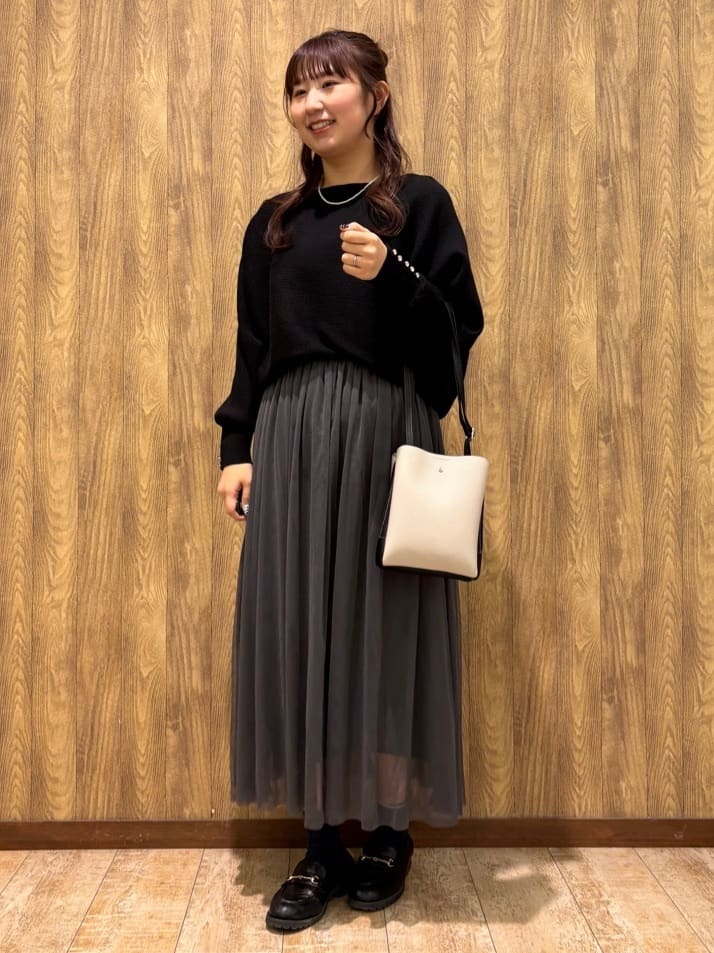 Haruさんの「SHOO･LA･RUE｜◆【洗える】大人の上品コーデに お袖ビジュー釦付きリブドルマンニット」を使ったコーディネート