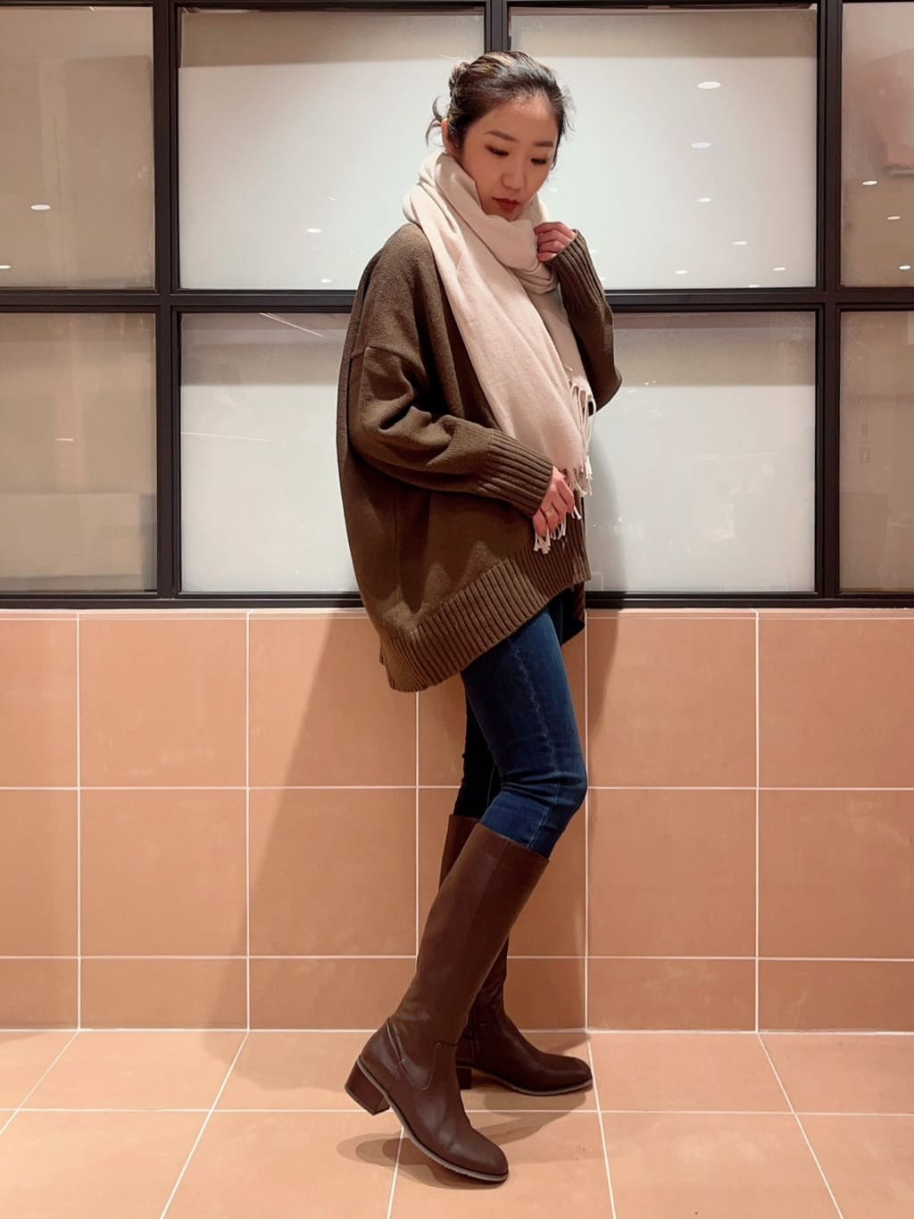 kaoriさんの「ESPERANZA｜洗えるシンプルカラーストール 累計販売約5000枚【防寒／マフラー／無地／ギフト】」を使ったコーディネート