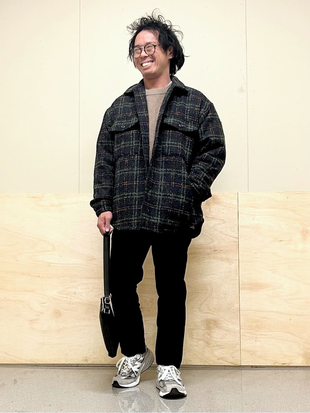 KENJI Iさんの「THE SHOP TK｜サフィアーノミニサコッシュ」を使ったコーディネート
