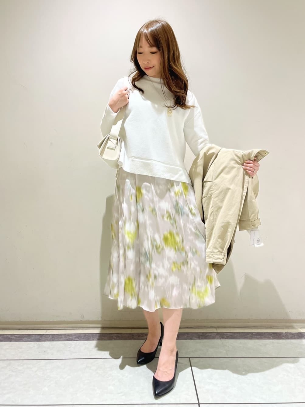 sattoさんの「UNTITLED｜◆【後ろウエストゴム/花柄】ぼかしフラワー プリントスカート」を使ったコーディネート