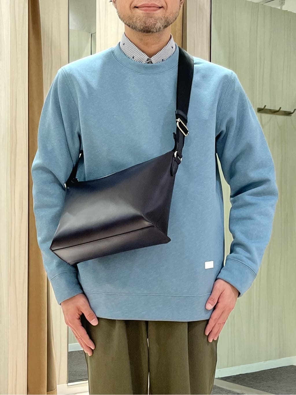 URAさんの「TAKEO KIKUCHI｜ハットモチーフ ジャカード ストライプ シャツ」を使ったコーディネート