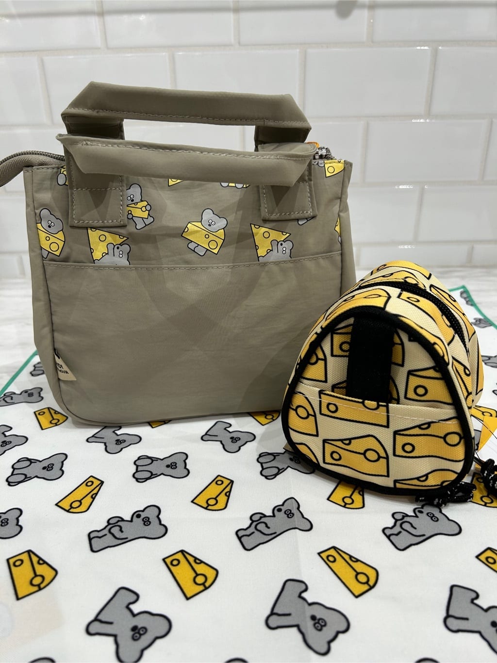 たかともさんの「212 KITCHEN STORE｜ナイロン保冷ランチバッグ BE ＜ANDY THE MOUSE＞」を使ったコーディネート