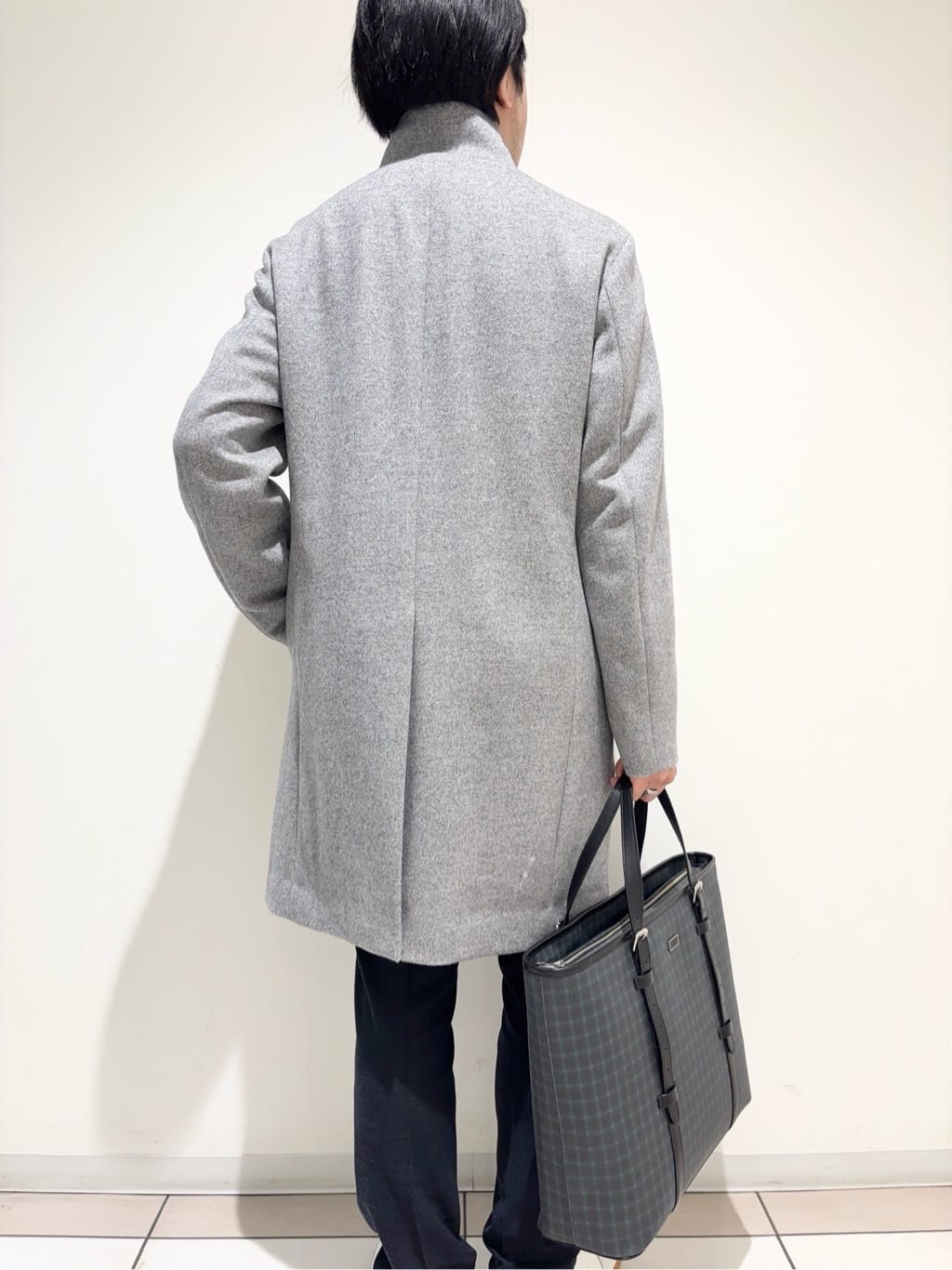 及川さんの「TAKEO KIKUCHI｜【ウールカシミヤブレンド】ビーバー調 スタンドカラー コート」を使ったコーディネート