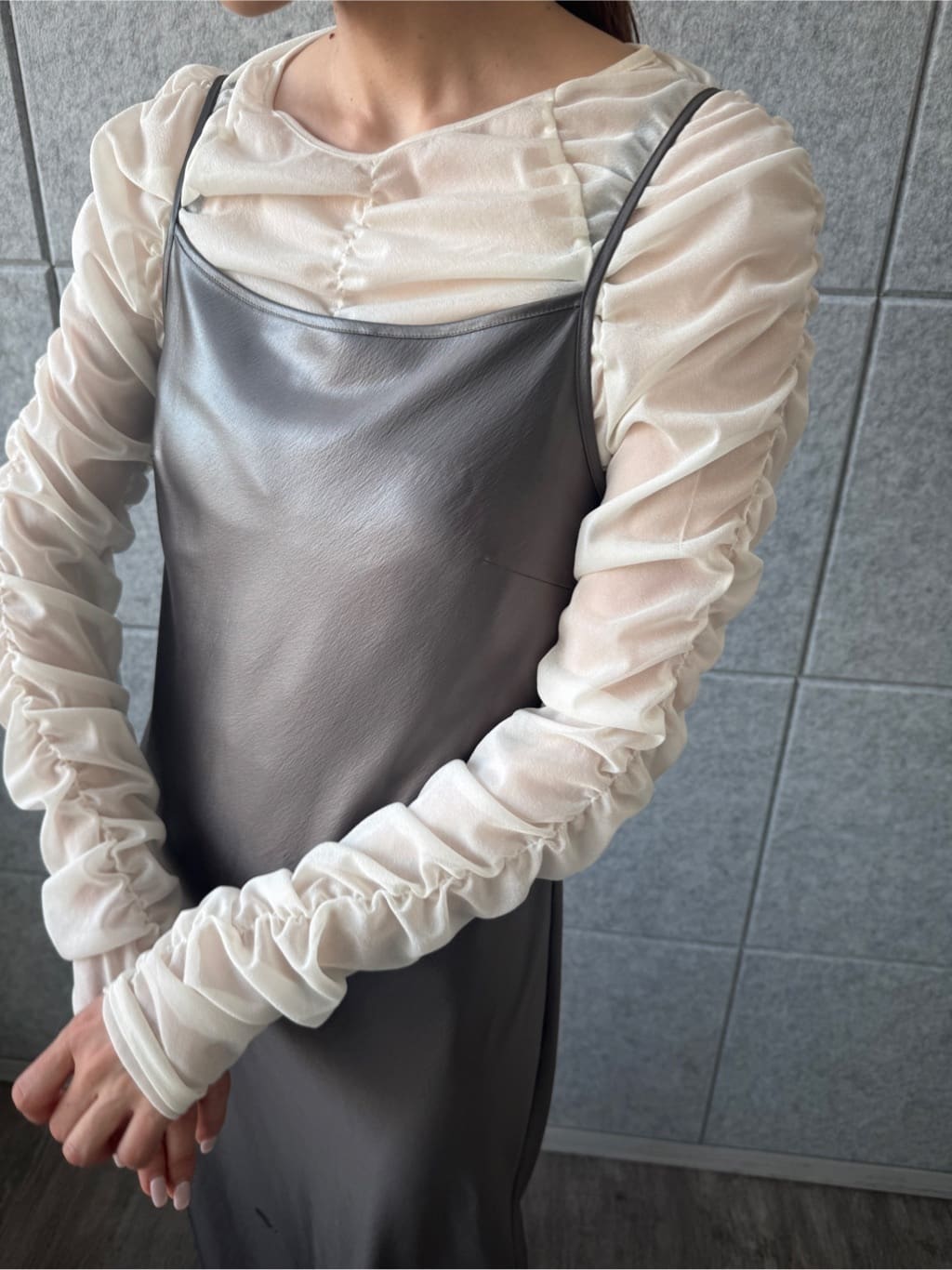 designer yukaさんの「CODE A｜sheer gathered jersey top」を使ったコーディネート