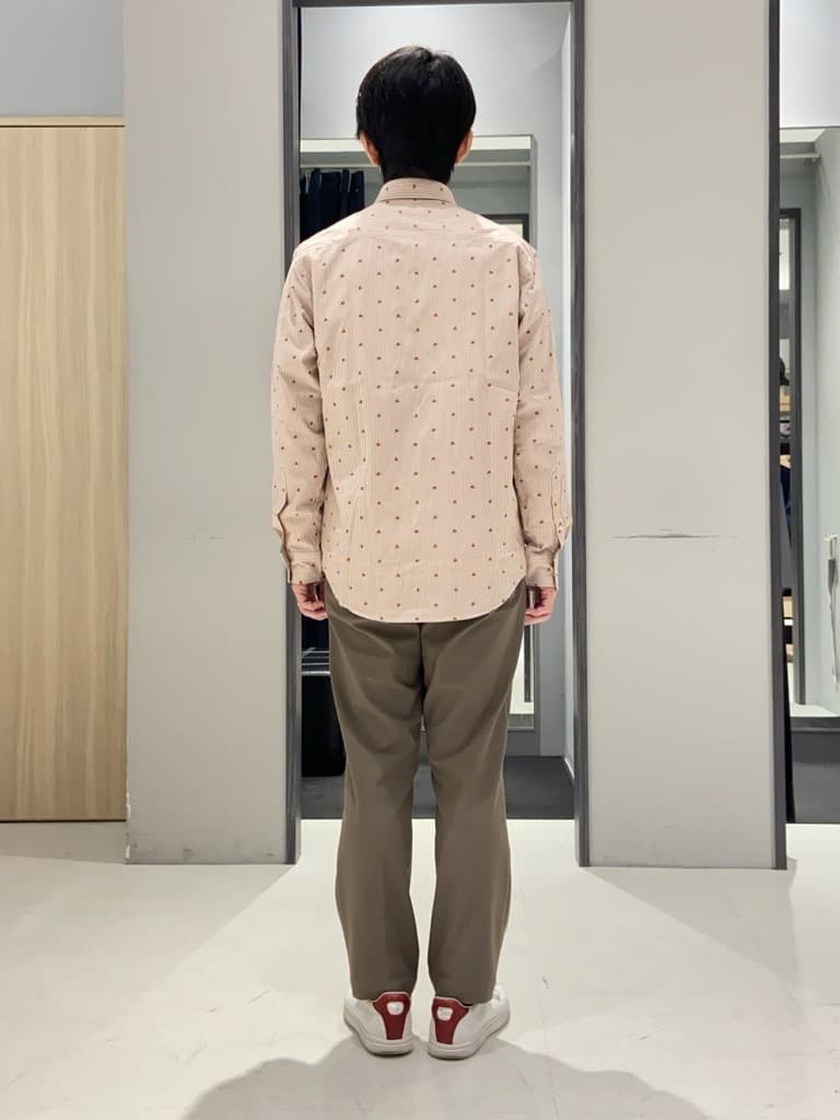 わいずみさんの「TAKEO KIKUCHI｜ハットモチーフ ジャカード ストライプ シャツ」を使ったコーディネート