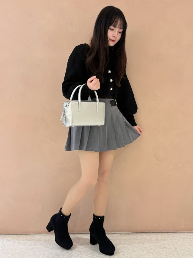 HUANG WEI HSUANさんの「ESPERANZA｜ニットパール調ショートブーツ」を使ったコーディネート
