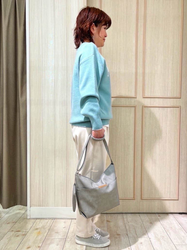 kaneさんの「SHOO･LA･RUE｜◆【洗える/ちくちくしにくい/静電気軽減】スウェットライク ロゴニット」を使ったコーディネート