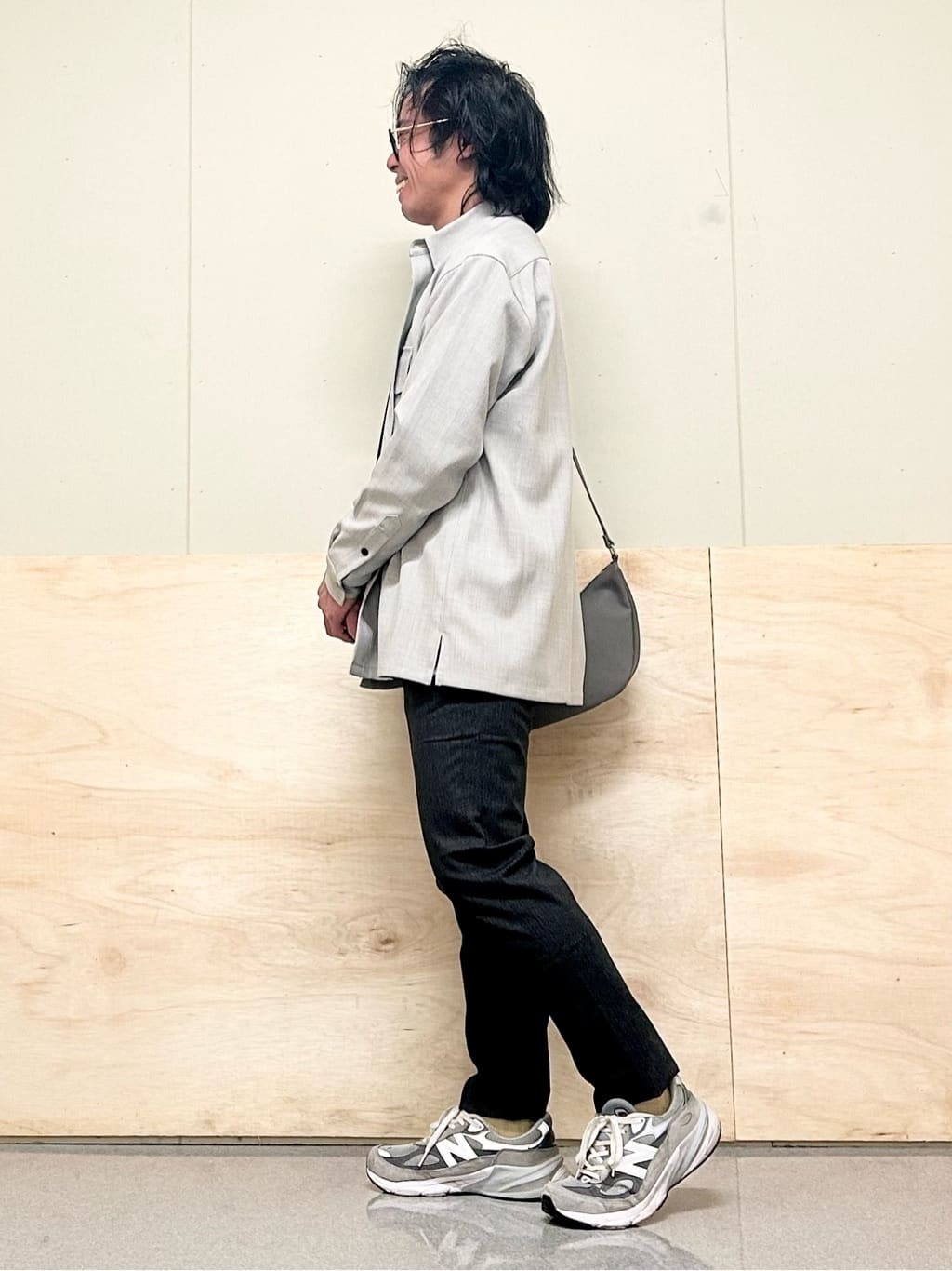 KENJI Iさんの「THE SHOP TK｜【オールシーズン穿ける！】7DAYSストレッチへリンボンパンツ　ON&hArr;OFF兼用」を使ったコーディネート
