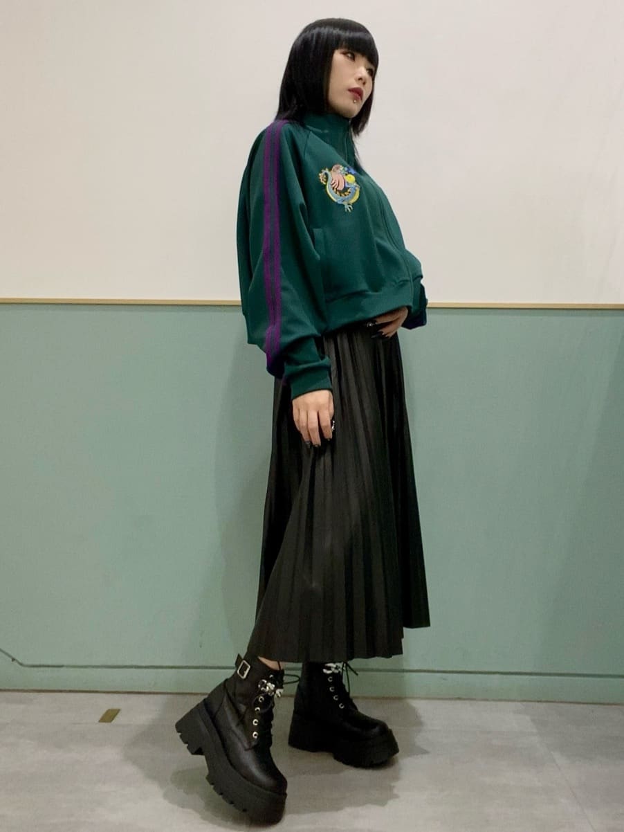 yukachiさんの「ESPERANZA｜厚底3段ソールチェーン付き ベルト付きレースアップブーツ」を使ったコーディネート