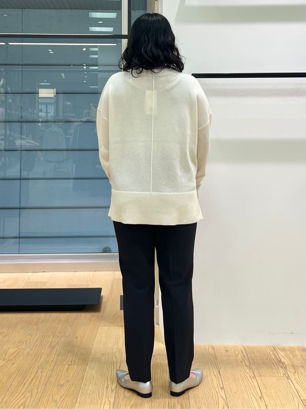 shimaさんの「INDIVI｜【撥水／UVケア】ミドル丈トレンチコート」を使ったコーディネート