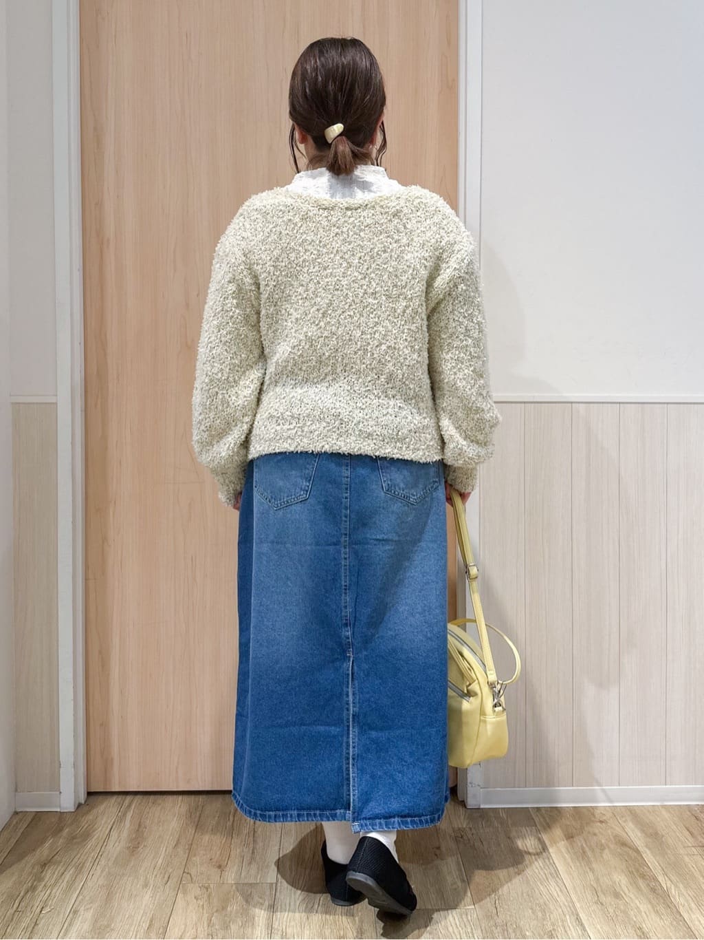 mimoさんの「SHOO･LA･RUE｜◆【S-LL/洗える】年中穿ける デニム ナロースカート」を使ったコーディネート