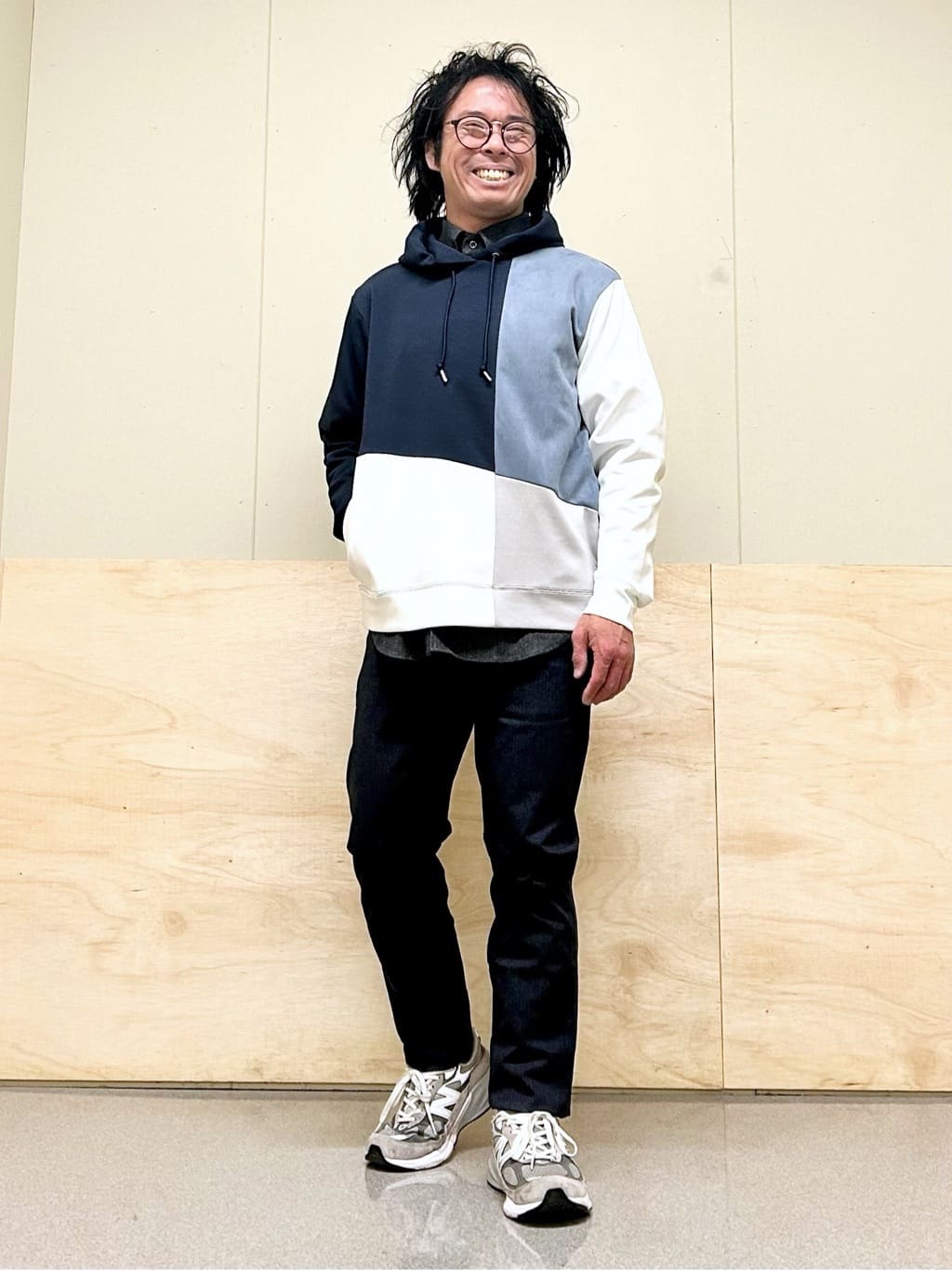 KENJI Iさんの「THE SHOP TK｜【オールシーズン穿ける！】7DAYSストレッチへリンボンパンツ　ON&hArr;OFF兼用」を使ったコーディネート