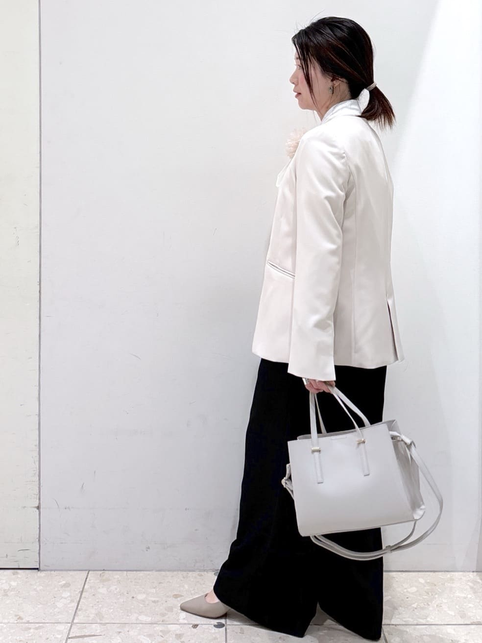 mameさんの「OPAQUE.CLIP｜《通勤／セットアップ対応》Vネックジャケット／ダブルクロス【洗濯機洗い可】」を使ったコーディネート