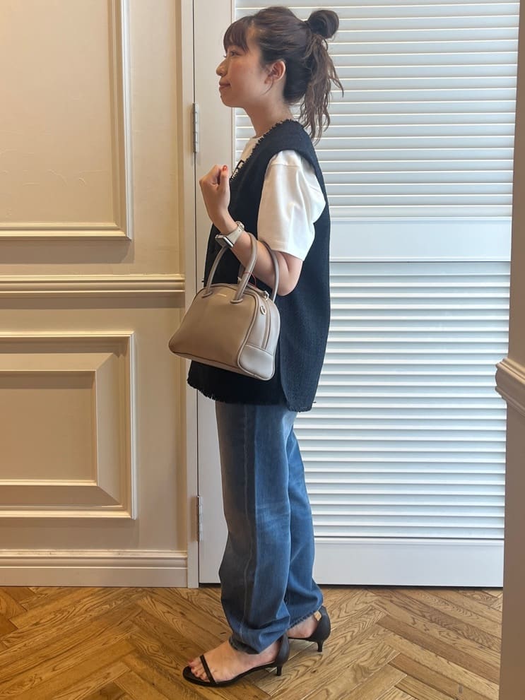 つじ まこさんの「DRESSTERIOR｜【ウォッシャブル】テーパードコンフォートデニム」を使ったコーディネート