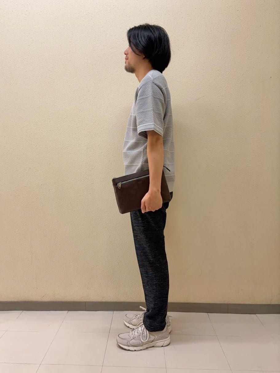 及川さんの「TAKEO KIKUCHI｜【尾州織】リネンブレンド メッシュパンツ」を使ったコーディネート