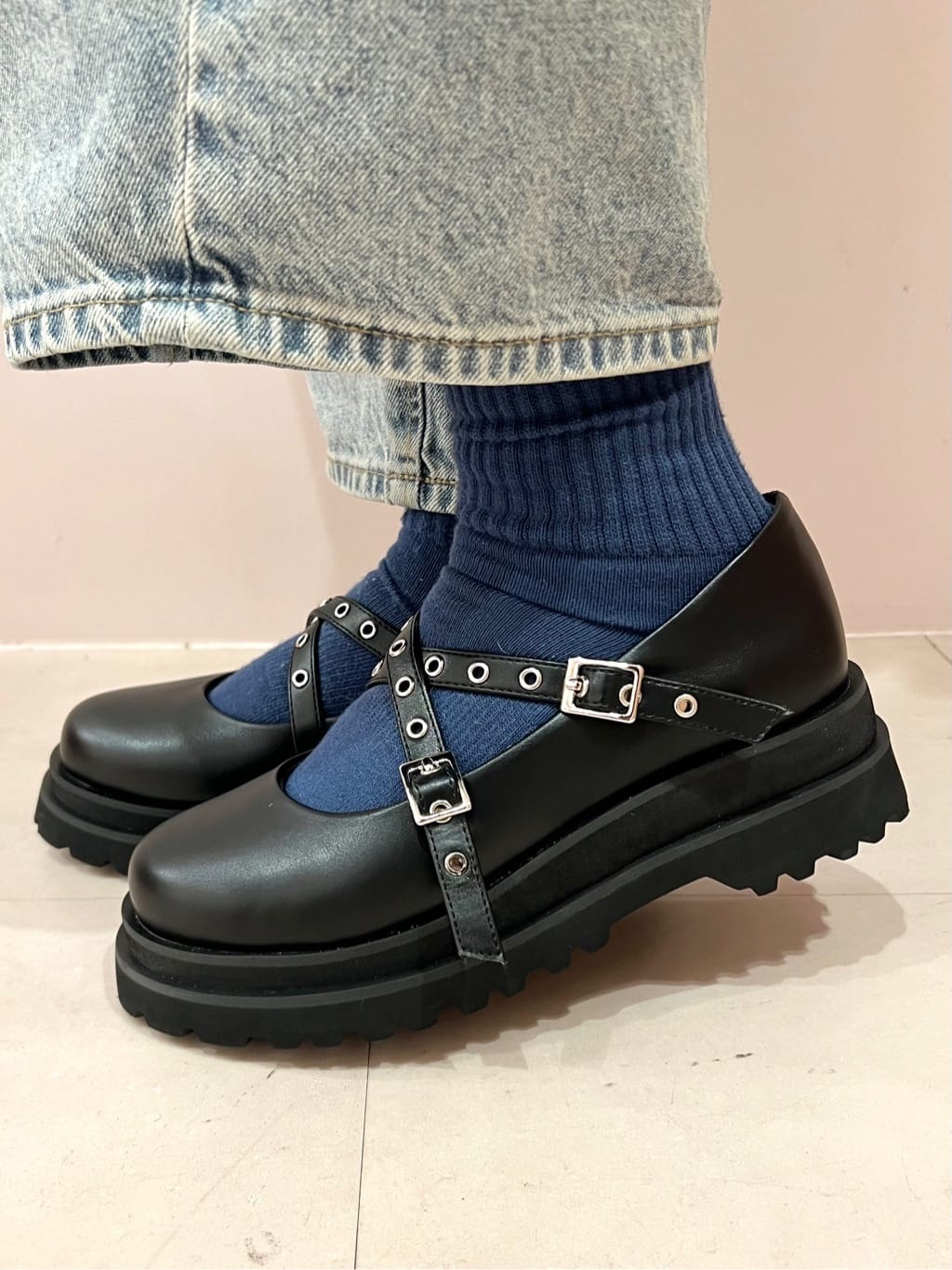 TAKAさんの「ESPERANZA｜グロメットクロスストラップスニーカー」を使ったコーディネート