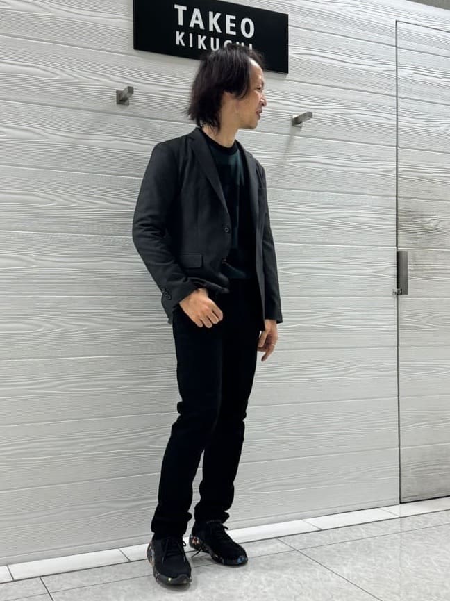 井出恭輔さんの「TAKEO KIKUCHI｜【Sサイズ～】ストレッチ デニム パンツ」を使ったコーディネート