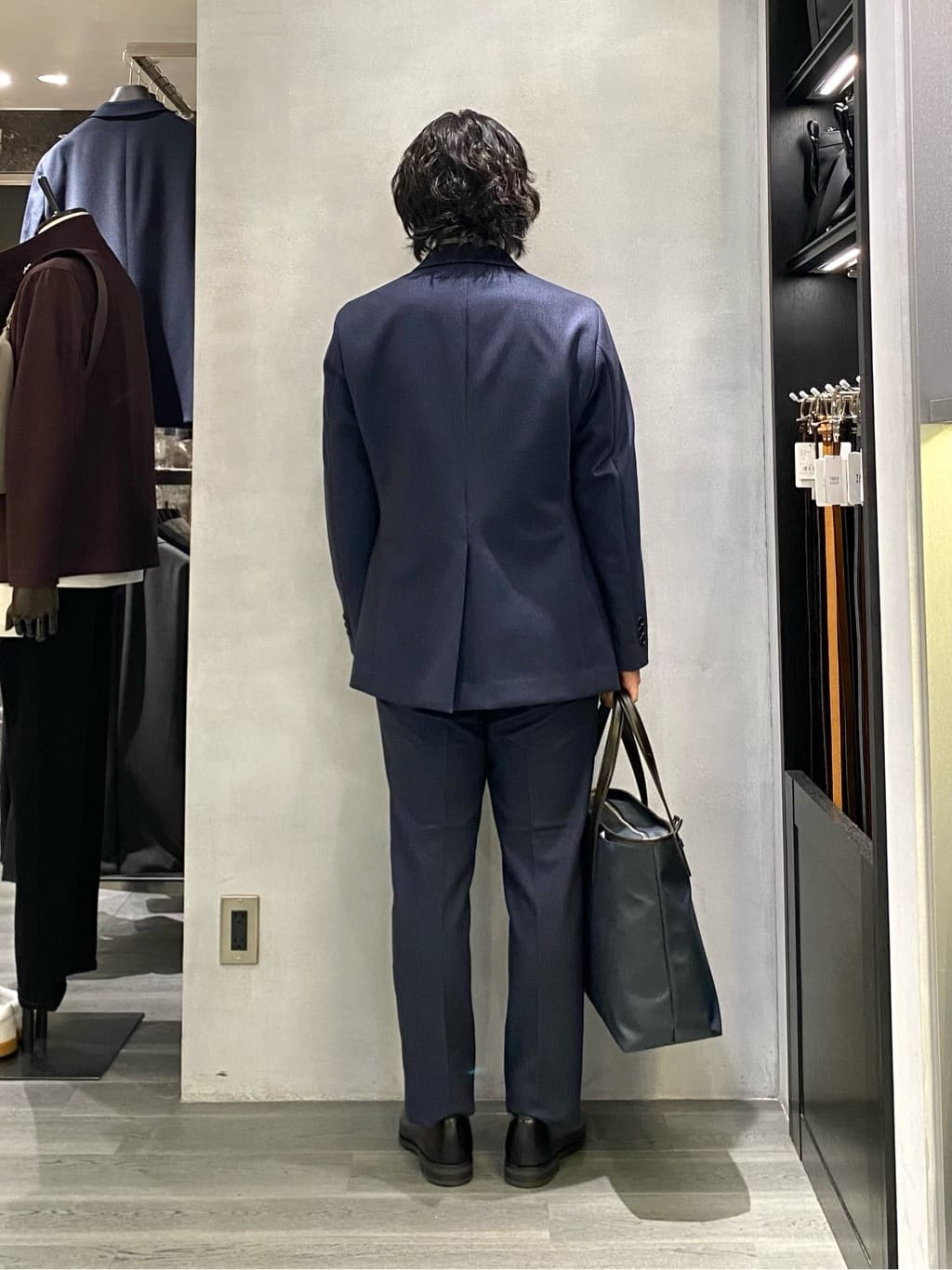 nishiさんの「TAKEO KIKUCHI｜ハットモチーフ ジャカード ストライプ シャツ」を使ったコーディネート