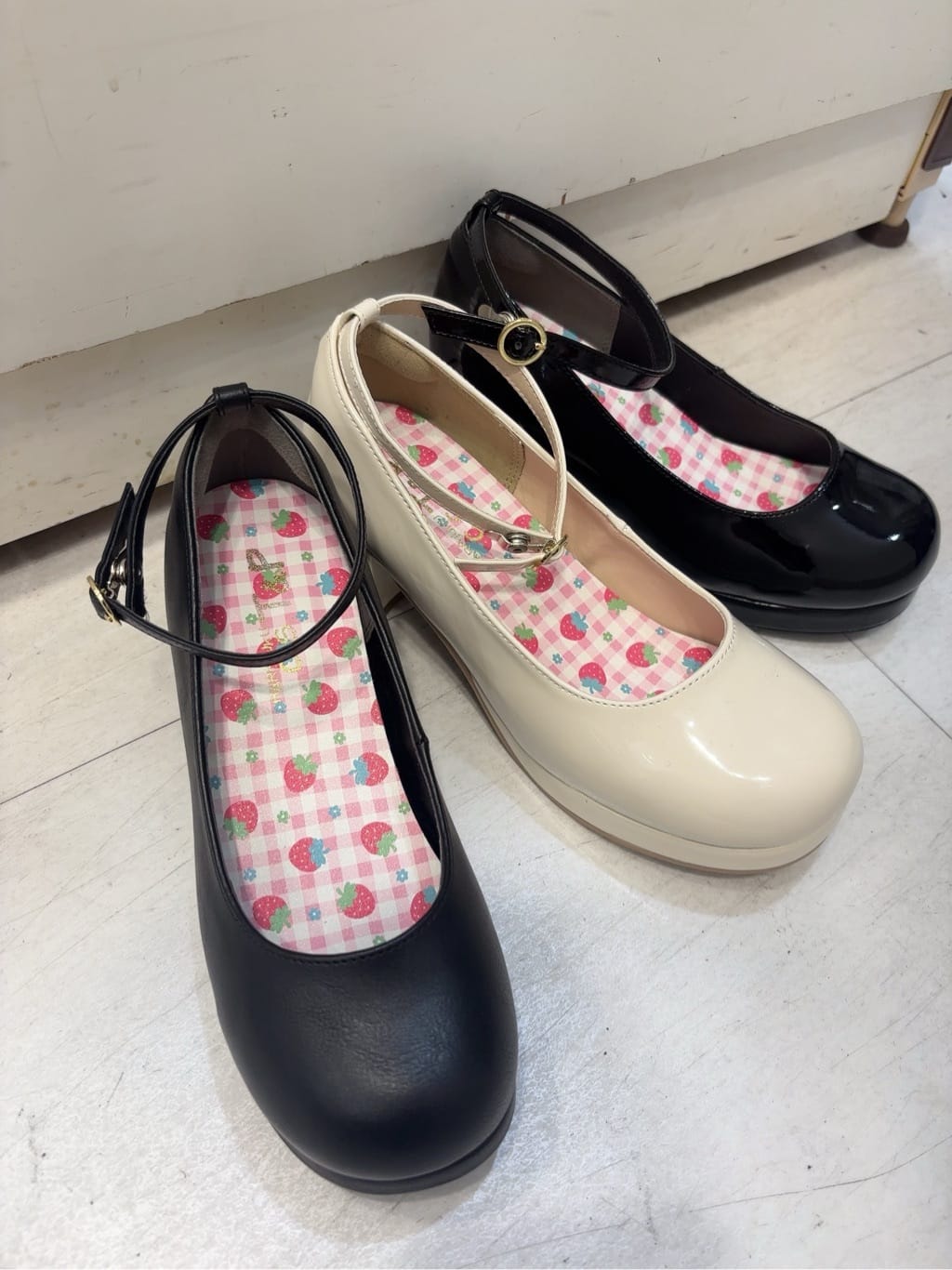 ふみのさんの「ESPERANZA｜厚底ストラップ付プレーンパンプス」を使ったコーディネート