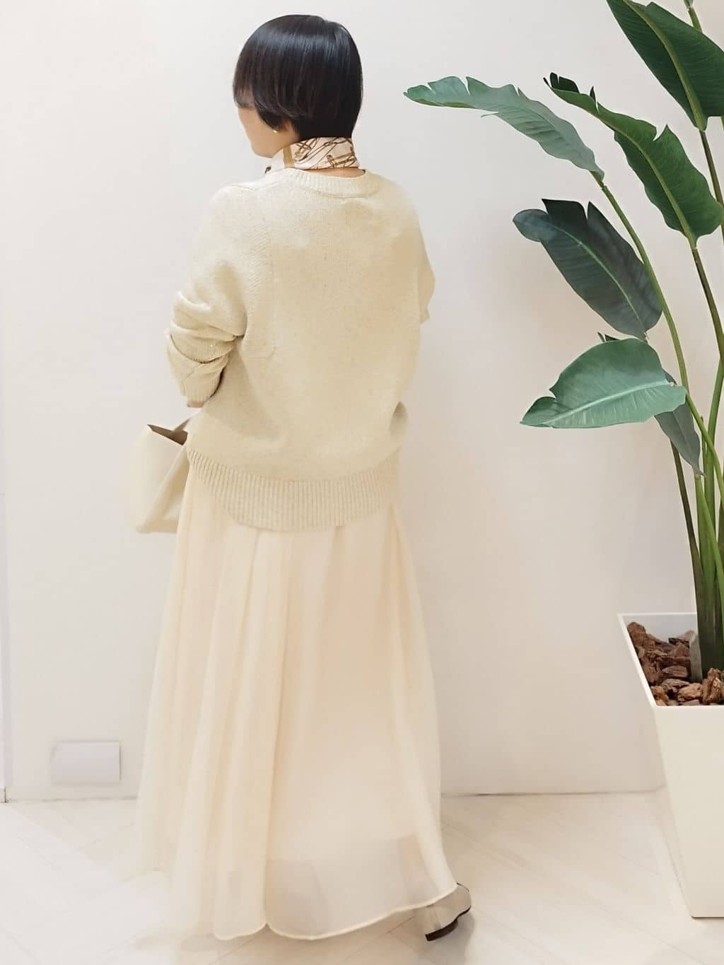 s u g iさんの「UNTITLED｜【手洗い／88cm正方形】バイカラーハーネススカーフ」を使ったコーディネート