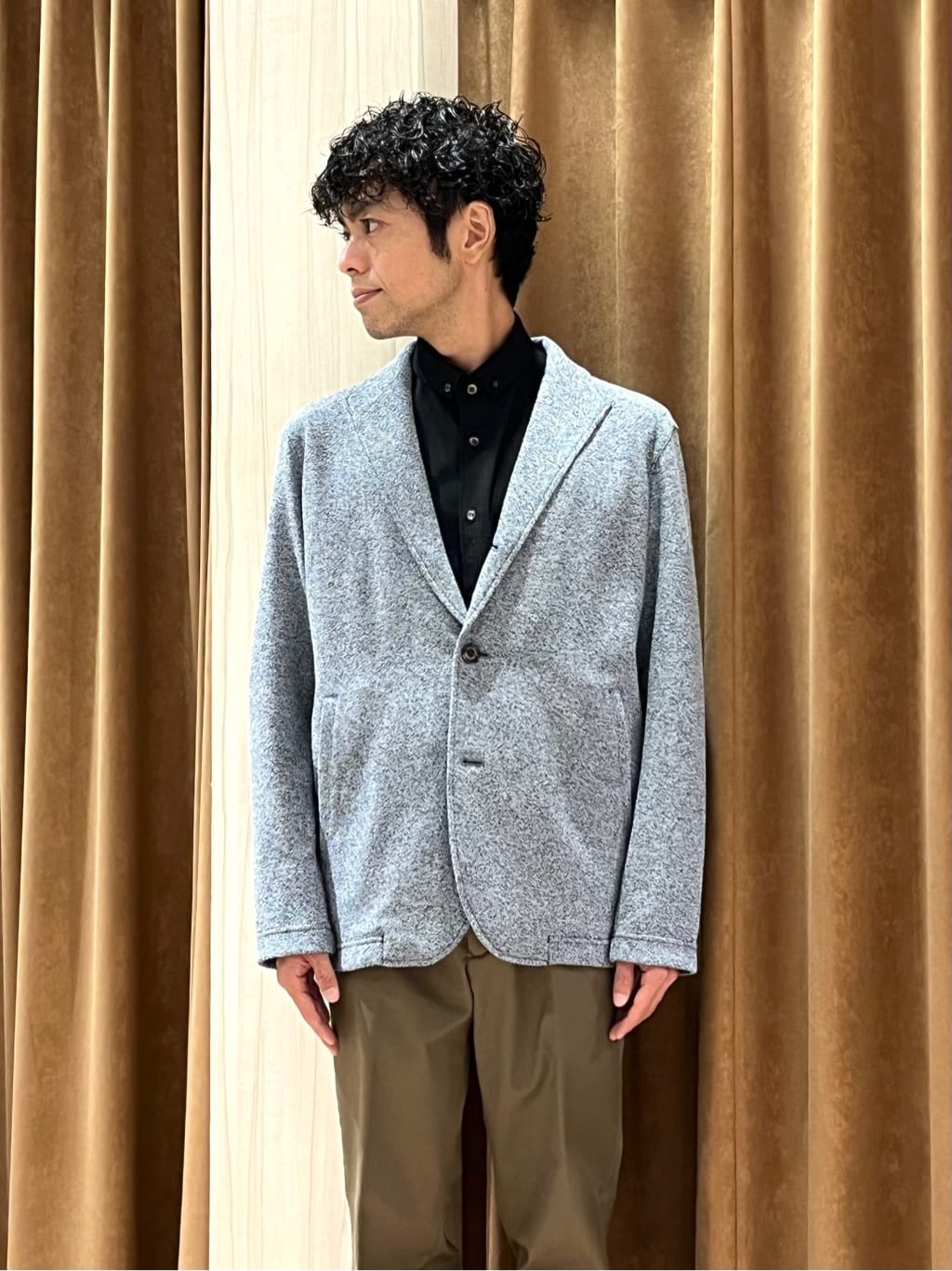 URAさんの「TAKEO KIKUCHI｜【オフィスカジュアル対応】ドレス チノパンツ」を使ったコーディネート