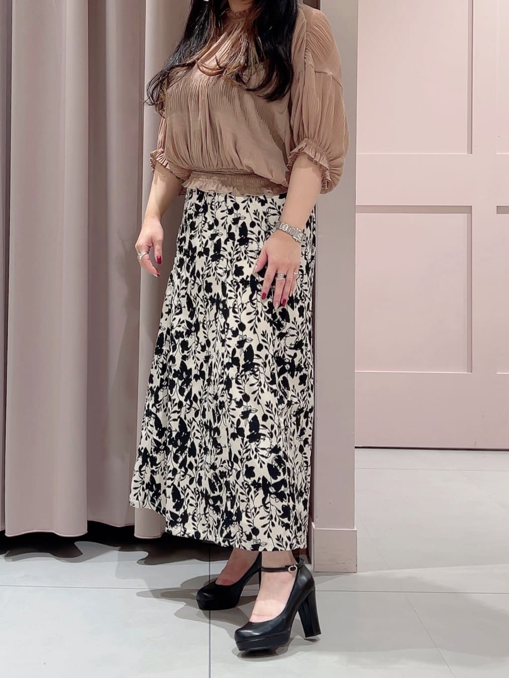 りえさんの「ESPERANZA｜3WAYチャンキーヒールパンプス」を使ったコーディネート