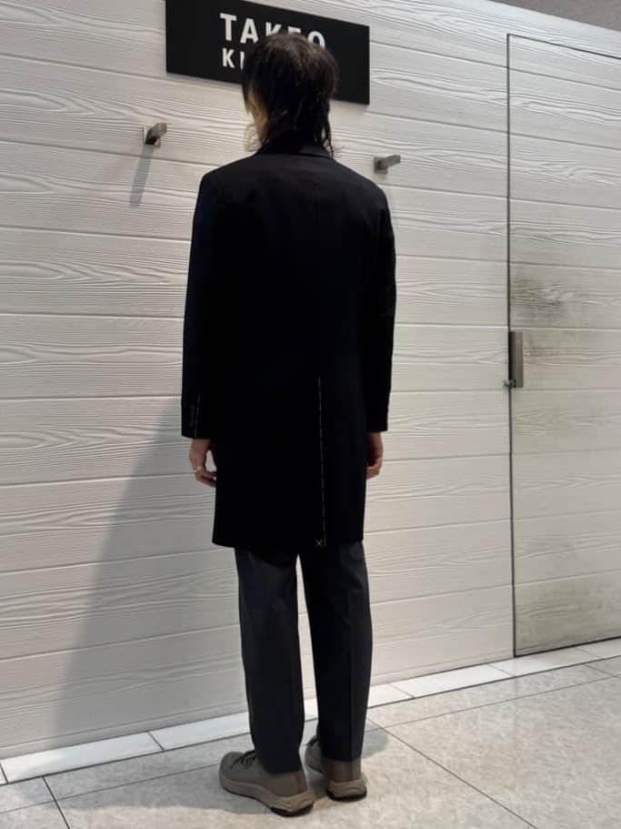 井出恭輔さんの「TAKEO KIKUCHI｜ウールカシミヤブレンド チェスターコート」を使ったコーディネート