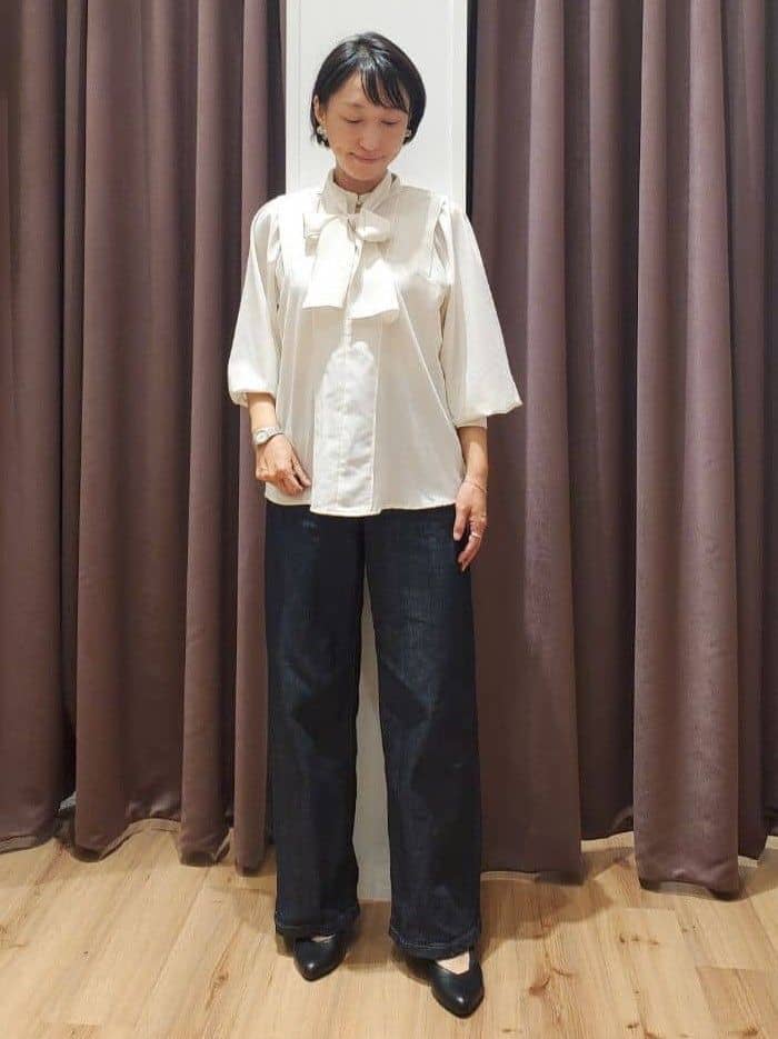 さくさんの「grove｜【SOMETHING&times;grove別注】LISAWIDE DENIM PANTS」を使ったコーディネート