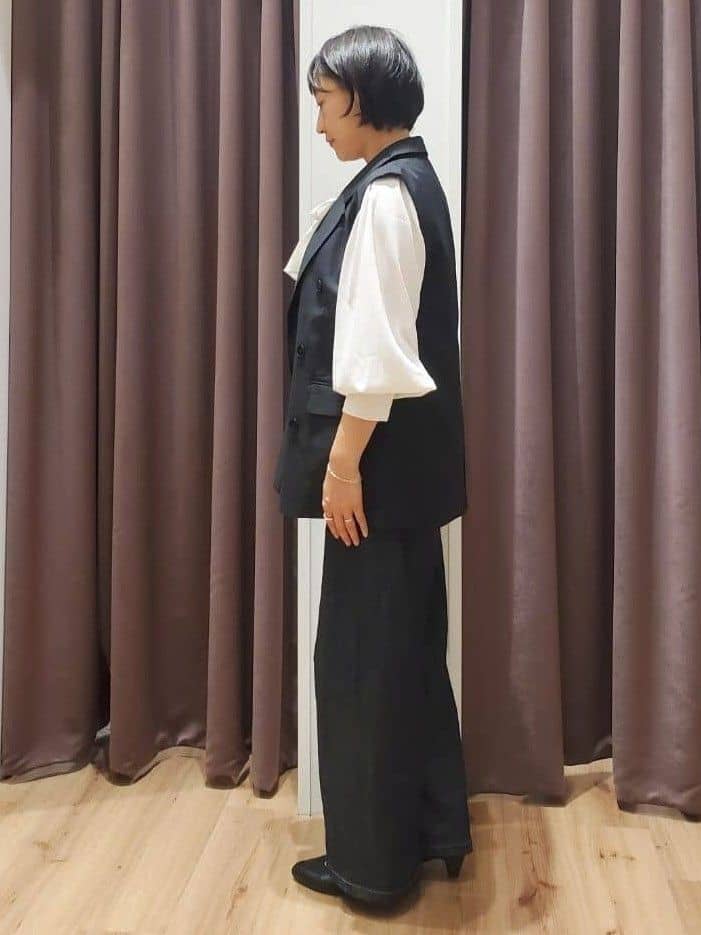 さくさんの「grove｜【SOMETHING&times;grove別注】LISAWIDE DENIM PANTS」を使ったコーディネート